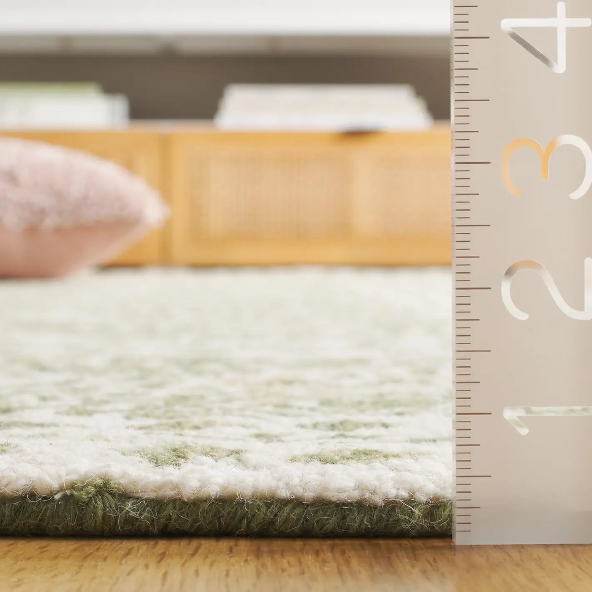 Safavieh Micro-Loop 4'-0" x 6'-0" Rug in Green / Ivory