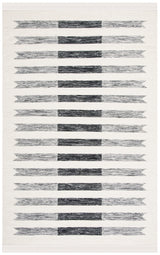 Safavieh Kilim 4'-0" x 6'-0" Rug in Ivory / Black