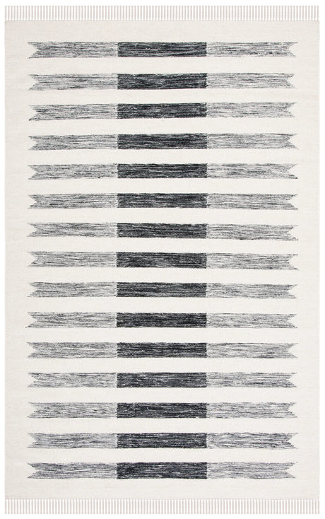 Safavieh Kilim 4'-0" x 6'-0" Rug in Ivory / Black
