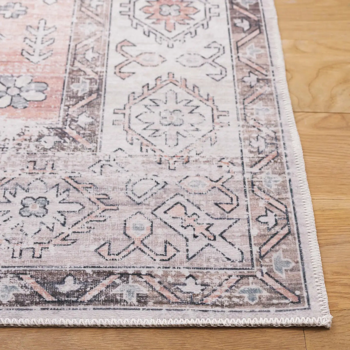 Safavieh Arizona 4'-0" x 6'-0" Rug in Beige / Taupe