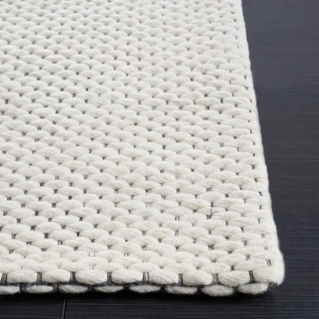 Safavieh Marbella 4'-0" x 6'-0" Rug in Ivory