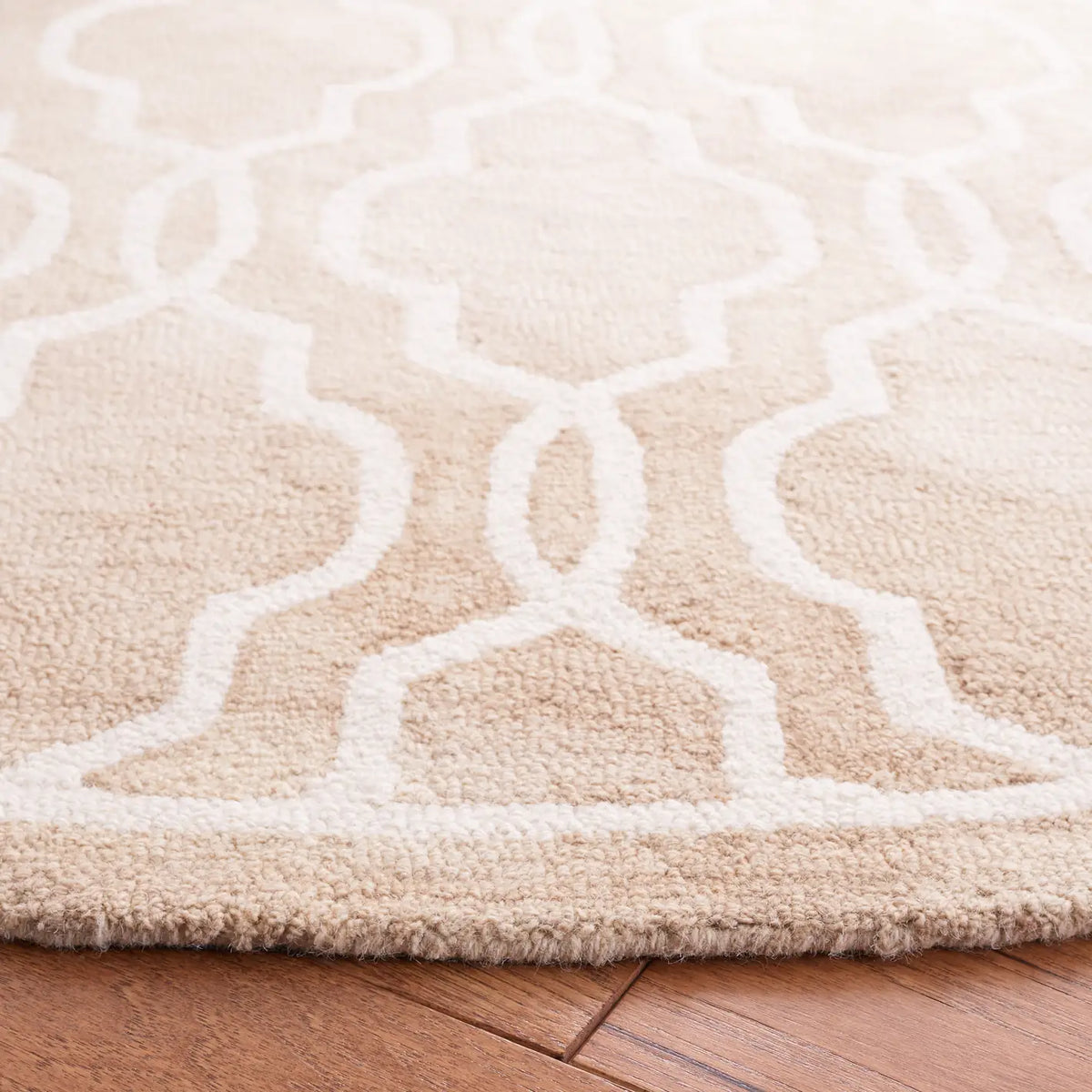 Safavieh Dip Dye 5'-0" x 5'-0" Rug in Beige / Ivory