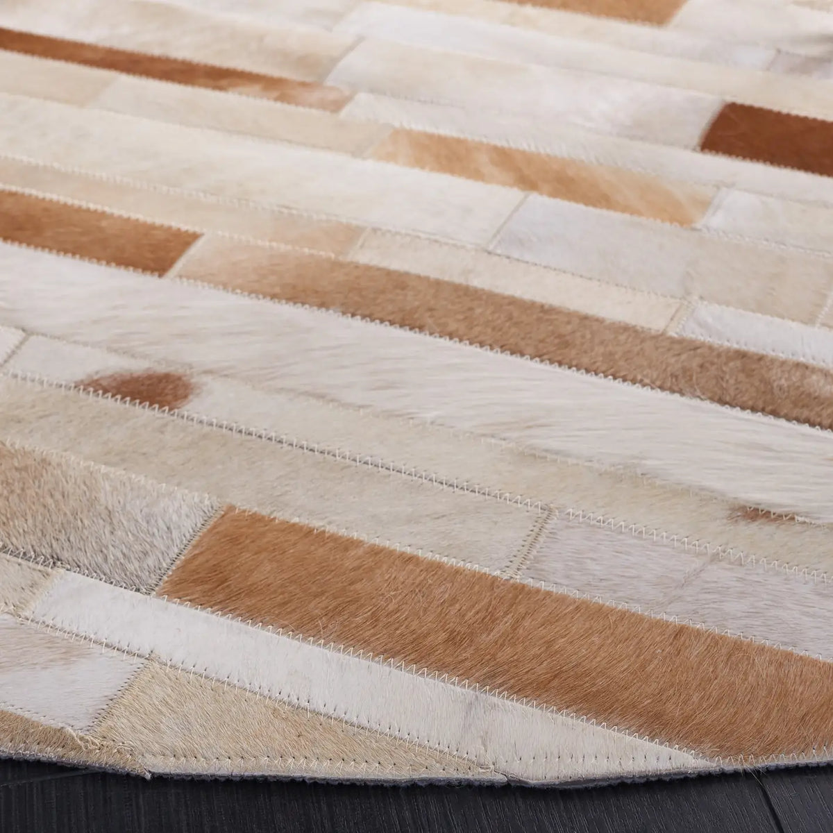 Safavieh Studio Leather 6'-0" x 6'-0" Rug in Tan / Ivory
