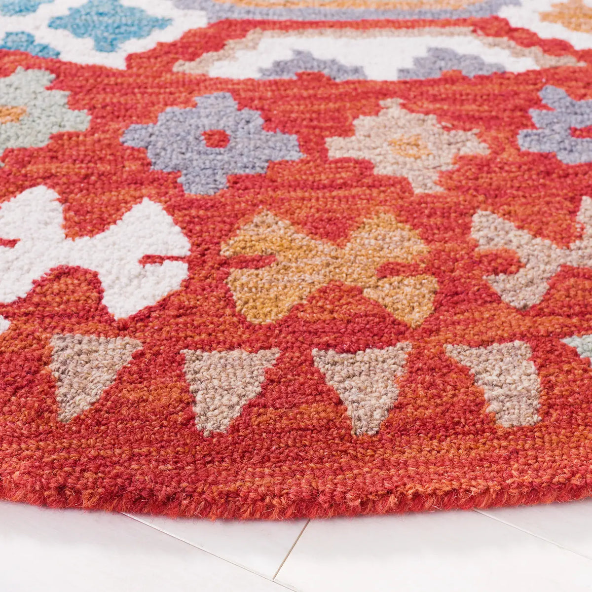 Safavieh Aspen 7'-0" x 7'-0" Rug in Red / Ivory