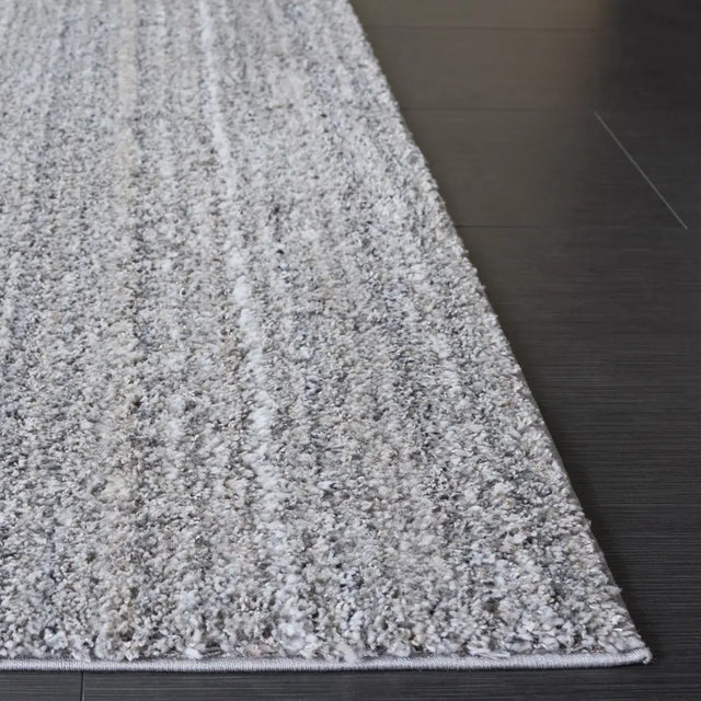 Safavieh Everett Shag 5'-3" x 7'-0" Rug in Grey / Beige
