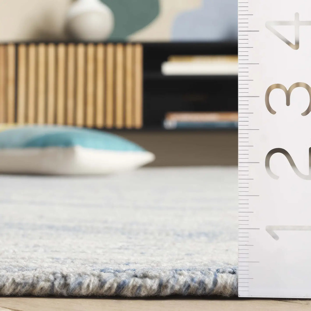 Safavieh Metro 4'-0" x 6'-0" Rug in Blue / Ivory