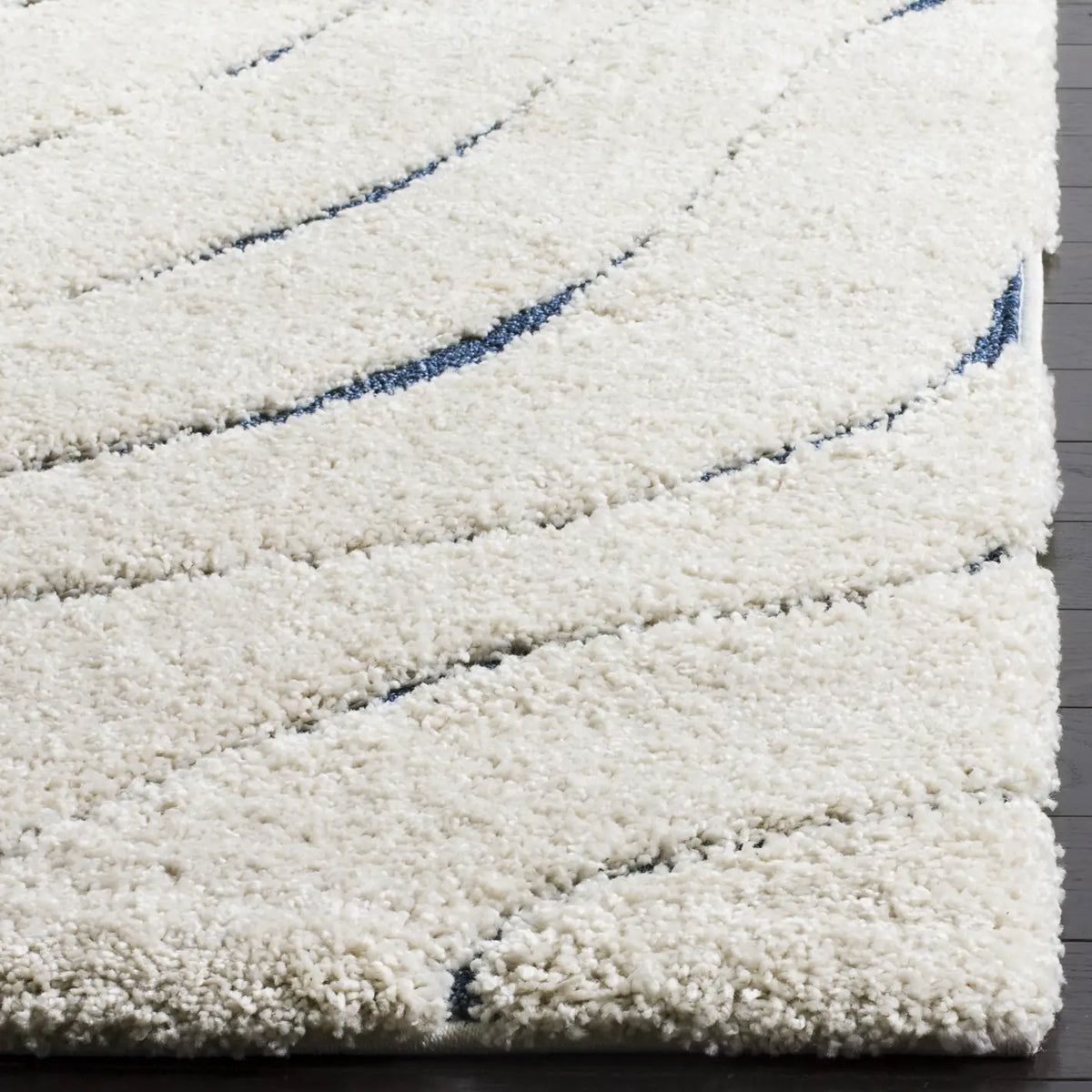 Safavieh Florida Shag 5'-3" x 7'-6" Rug in Cream / Blue