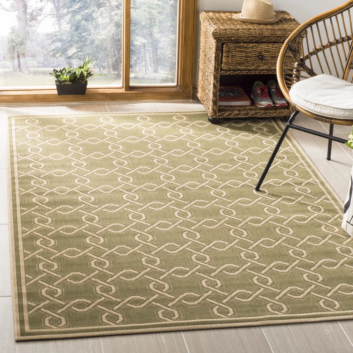 Safavieh Martha Stewart 4'-0" x 5'-7" Rug in Green / Creme