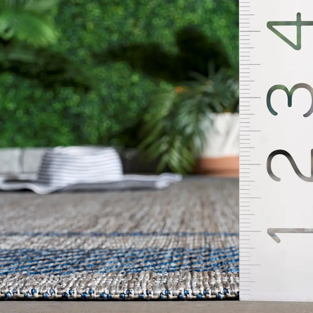 Safavieh Courtyard 5'-3" x 7'-7" Rug in Grey / Navy