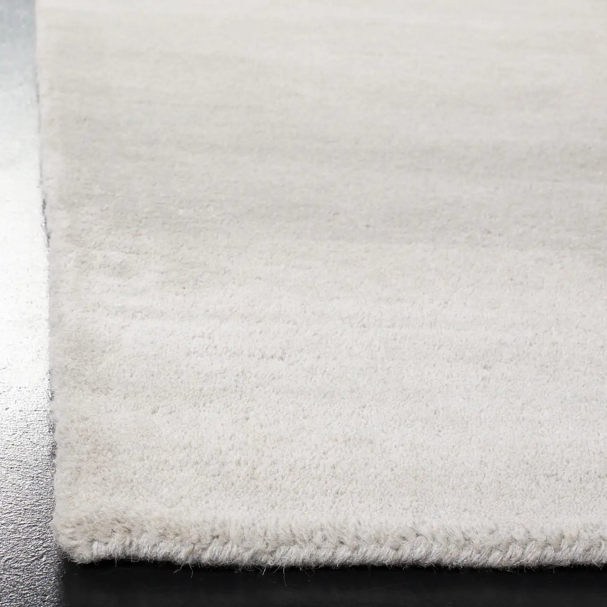 Safavieh Soho 3'-6" x 5'-6" Rug in Grey / Ivory