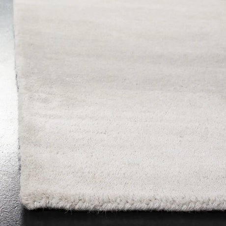 Safavieh Soho 3'-6" x 5'-6" Rug in Grey / Ivory