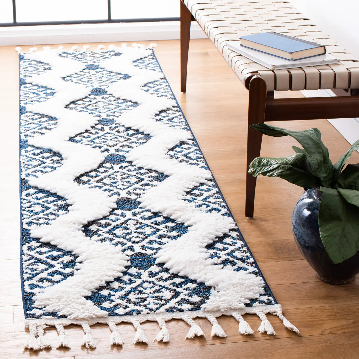 Safavieh Moroccan Tassel Shag 2'-3" x 8'-0" Rug in Navy / Ivory