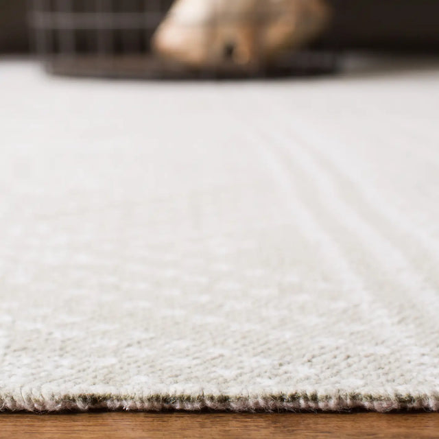 Safavieh Cedar Brook 5'-0" x 8'-0" Rug in Silver / Ivory