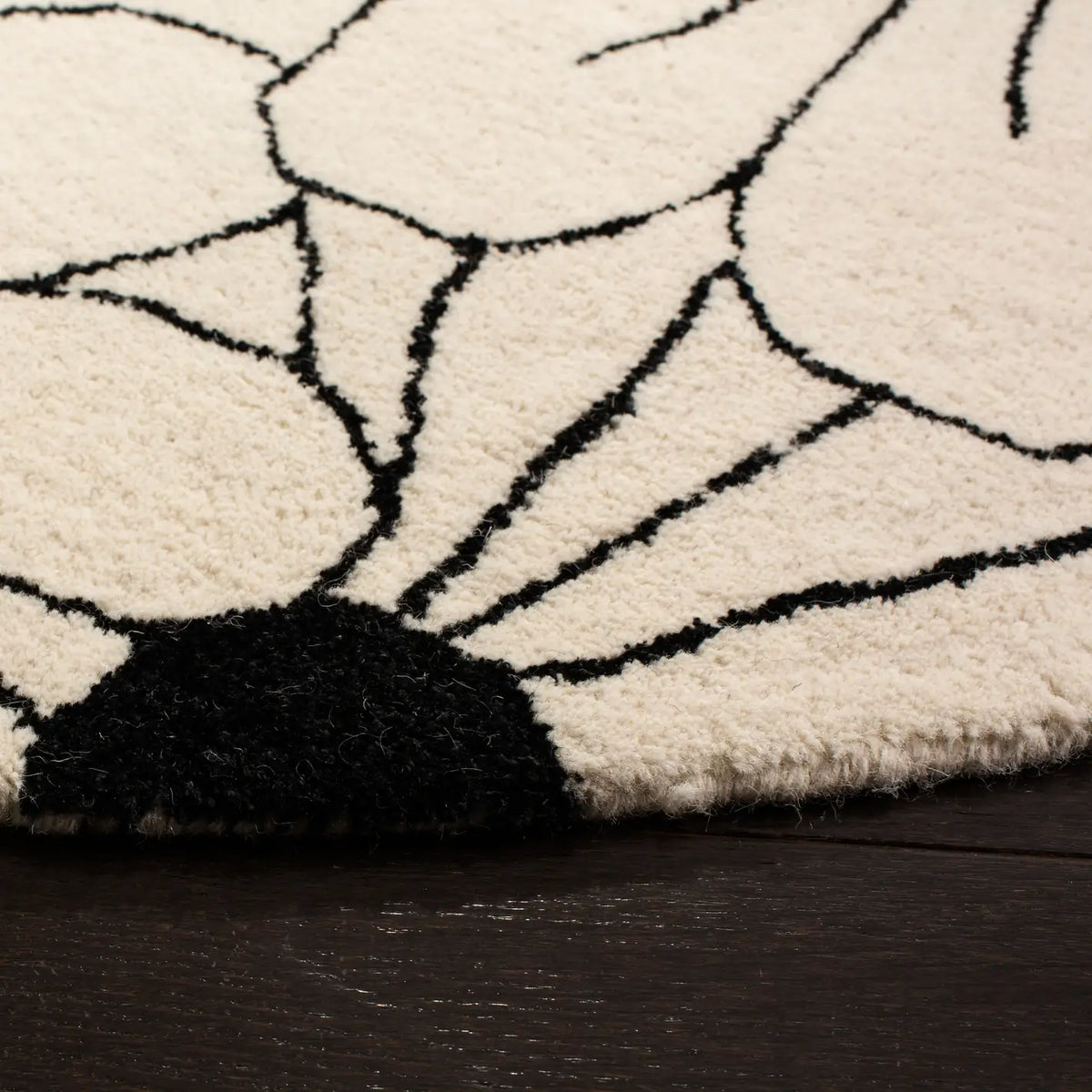 Safavieh Soho 6'-0" x 6'-0" Rug in Ivory / Black