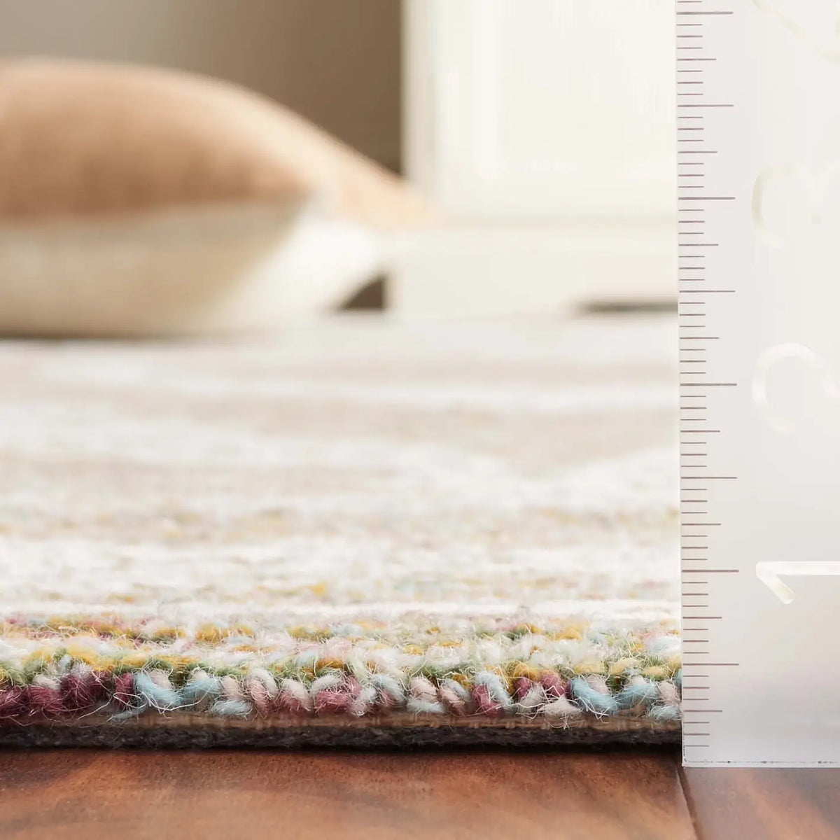 Safavieh Metro 4'-0" x 6'-0" Rug in Teal / Ivory