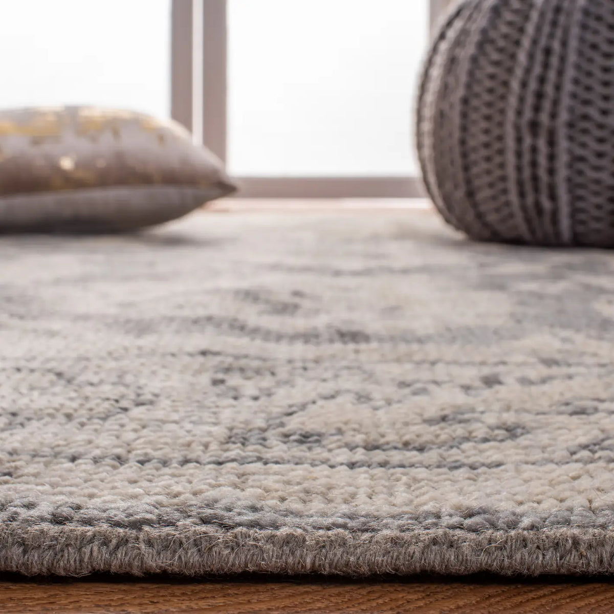 Safavieh Samarkand 6'-0" x 9'-0" Rug in Dark Grey / Beige