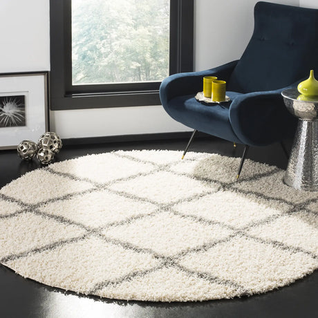 Safavieh Sgd-Dallas Shag 6'-0" x 6'-0" Rug in Ivory / Grey
