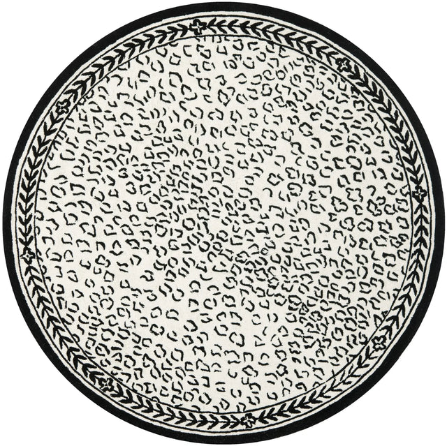 Safavieh Chelsea 5'-6" x 5'-6" Rug in Ivory / Black