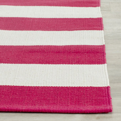 Safavieh Montauk 2'-3" x 11'-7" Rug in Red / Ivory
