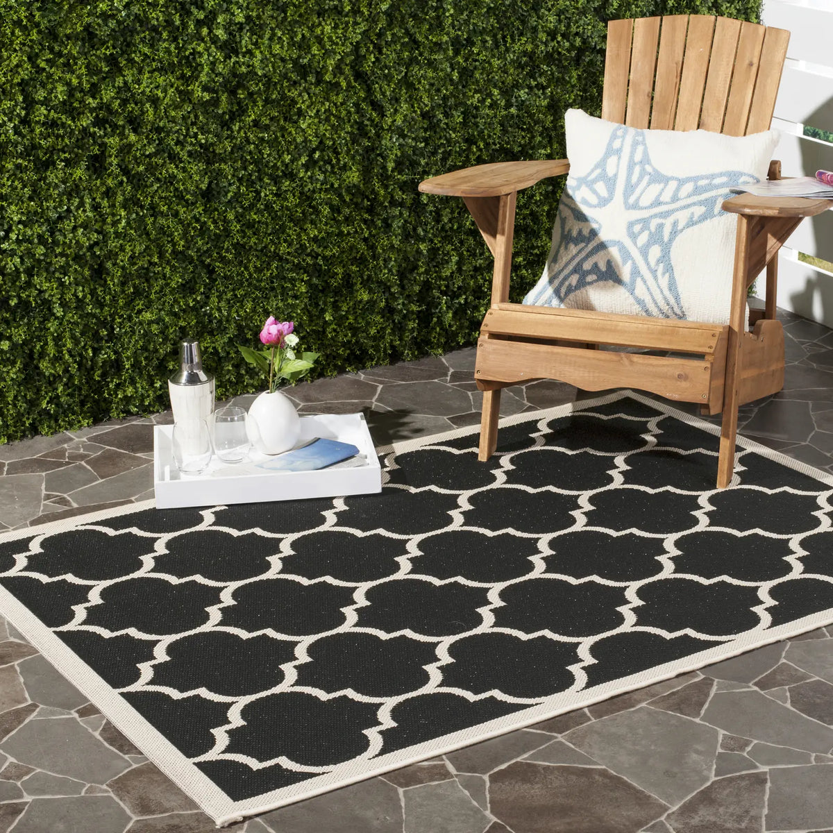Safavieh Courtyard 4'-0" x 5'-7" Rug in Black / Beige