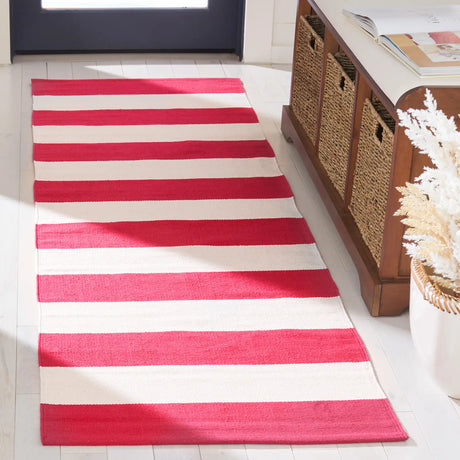 Safavieh Montauk 2'-3" x 11'-7" Rug in Red / Ivory