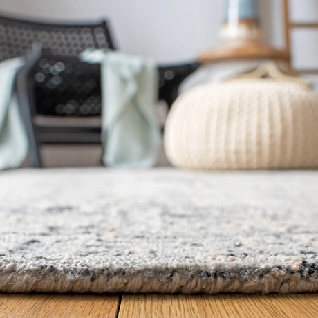 Safavieh Abstract 4'-0" x 6'-0" Rug in Ivory / Black
