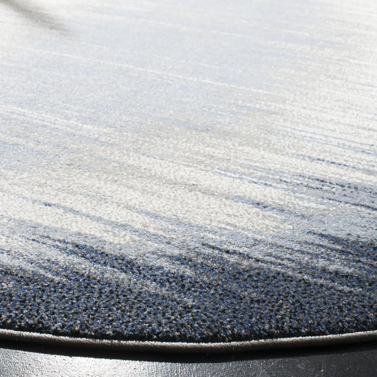 Safavieh Galaxy 5'-3" x 5'-3" Rug in Blue / Navy