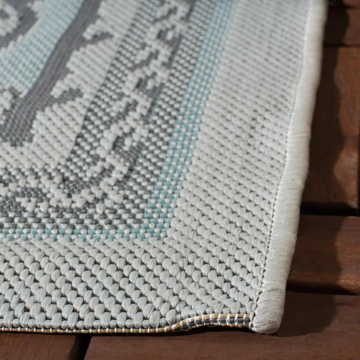 Safavieh Courtyard 4'-0" x 5'-7" Rug in Light Grey / Anthracite