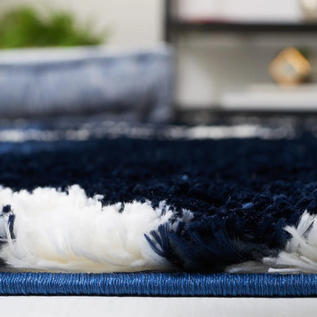 Safavieh Tahoe Shag 4'-0" x 6'-0" Rug in Navy / White