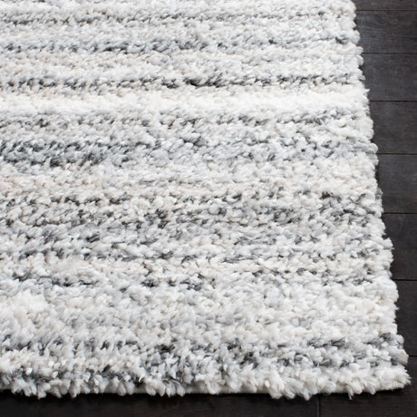 Safavieh Berber Shag 4'-5" x 6'-5" Rug in Grey / Ivory