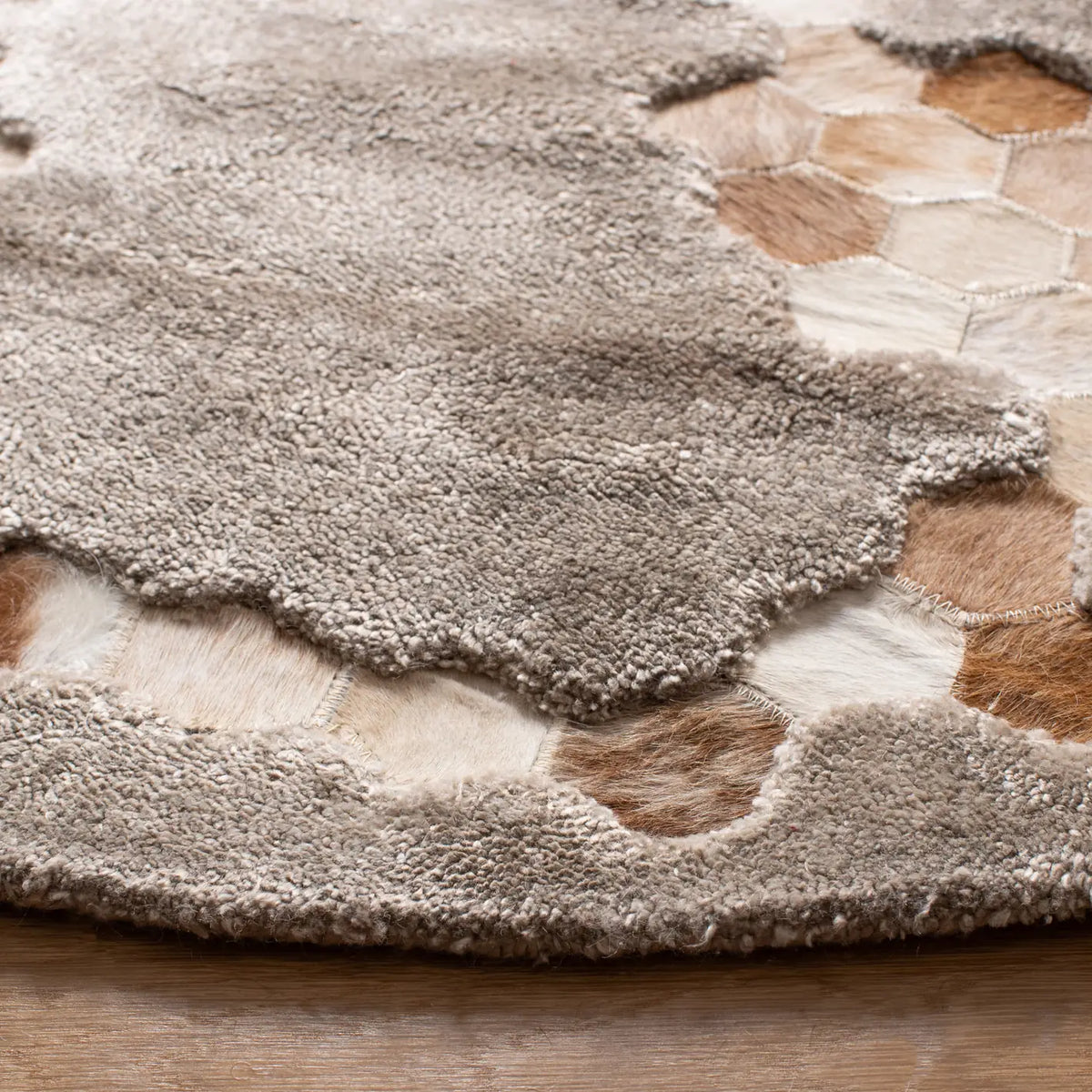 Safavieh Manhattan 6'-0" x 6'-0" Rug in Taupe