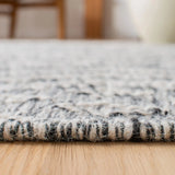 Safavieh Kilim 4'-0" x 6'-0" Rug in Black / Ivory