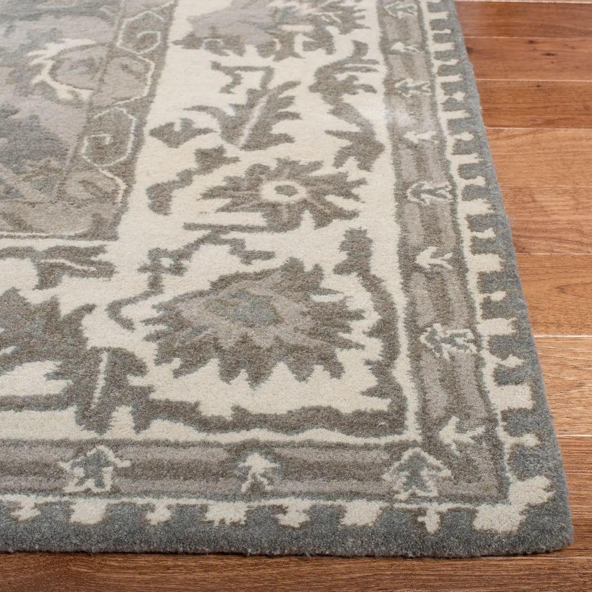 Safavieh Royalty 8'-0" x 10'-0" Rug in Grey / Cream