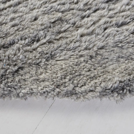Safavieh Casablanca 6'-0" x 6'-0" Rug in Grey