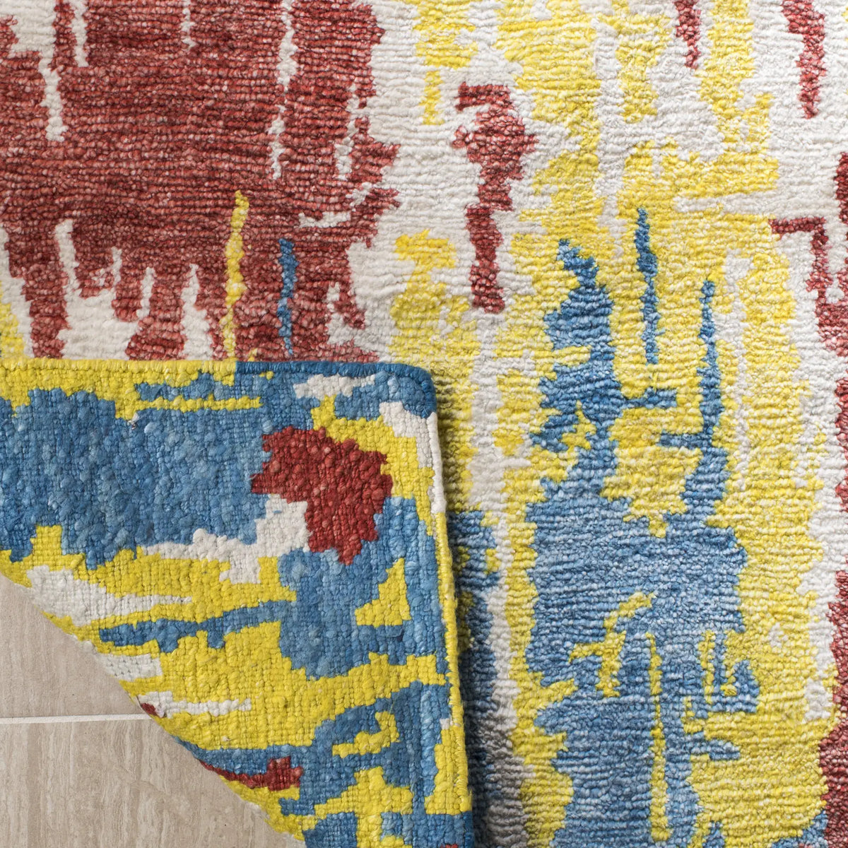Safavieh Tibetan 5'-0" x 8'-0" Rug in White / Multi