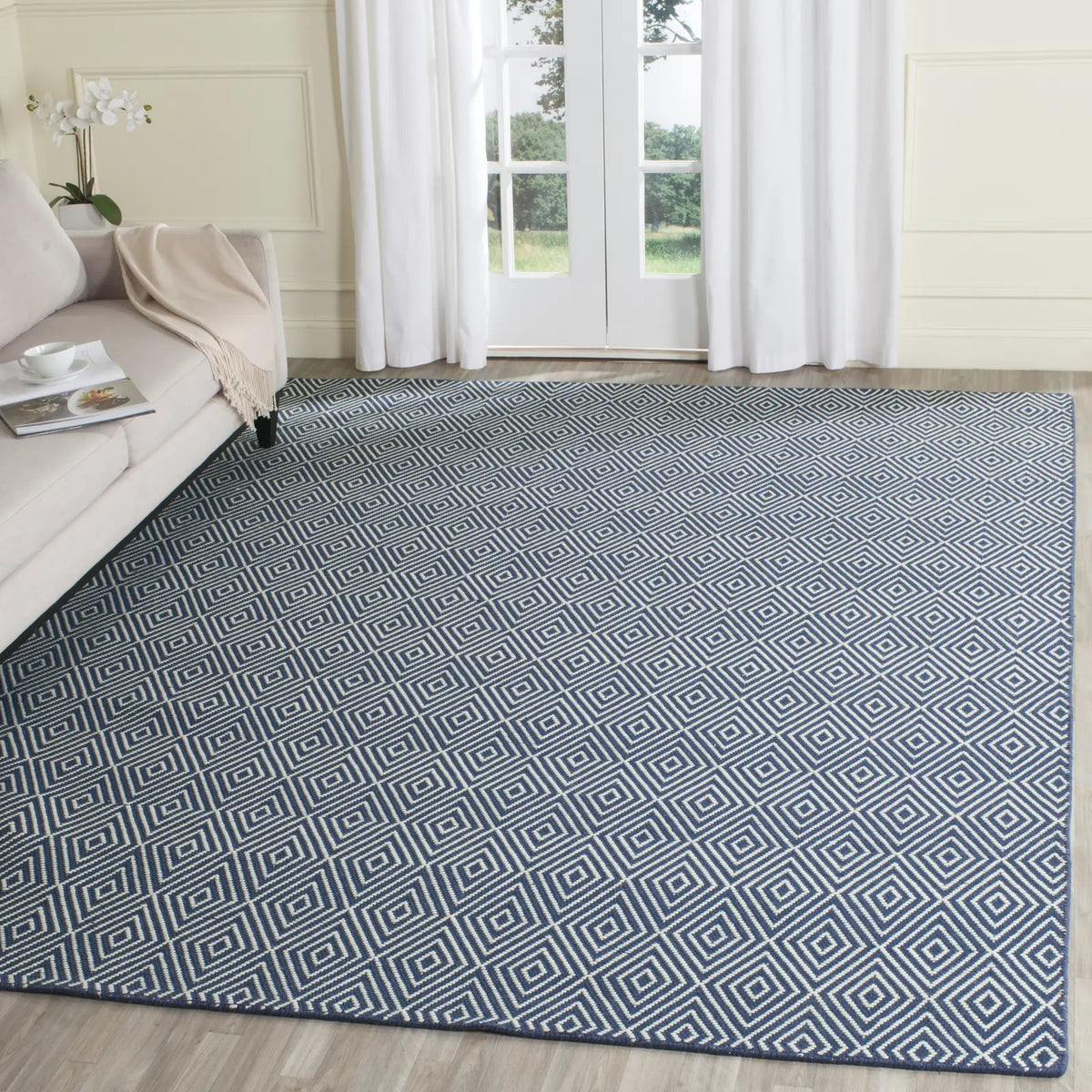 Safavieh Wilton 8'-0" x 10'-0" Rug in Navy / Ivory