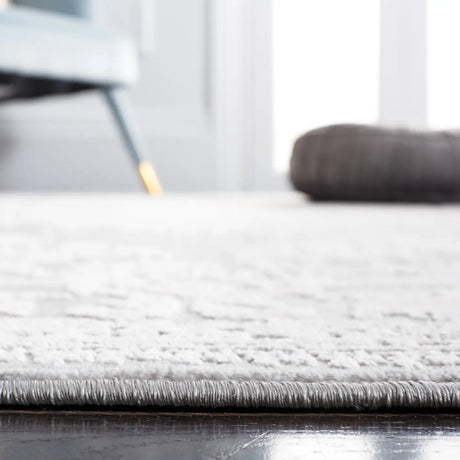 Safavieh Vogue 4'-0" x 6'-0" Rug in Grey / Light Grey