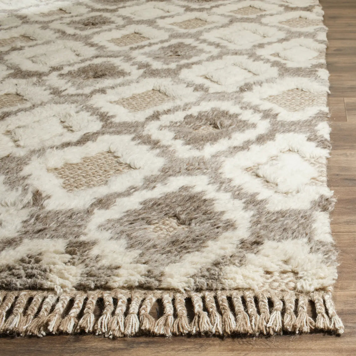 Safavieh Kenya 6'-0" x 9'-0" Rug in Natural