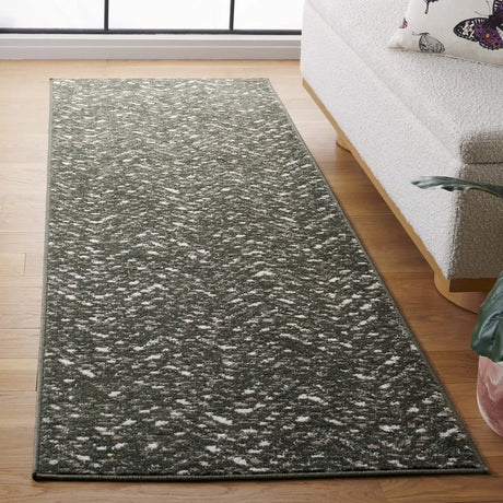 Safavieh Adirondack 2'-6" x 8'-0" Rug in Dark Green / Ivory