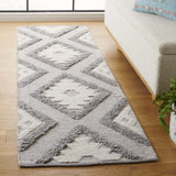 Safavieh Natura 2'-3" x 8'-0" Rug in Grey / Ivory