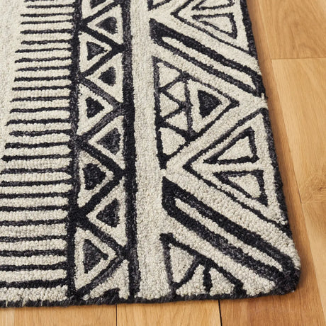 Safavieh Metro 4'-0" x 6'-0" Rug in Black / Beige