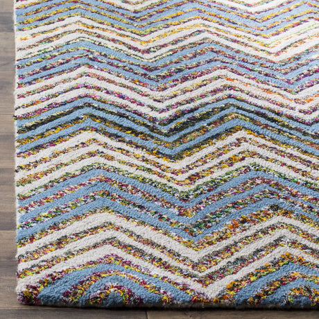 Safavieh Nantucket 5'-0" x 8'-0" Rug in Beige / Blue
