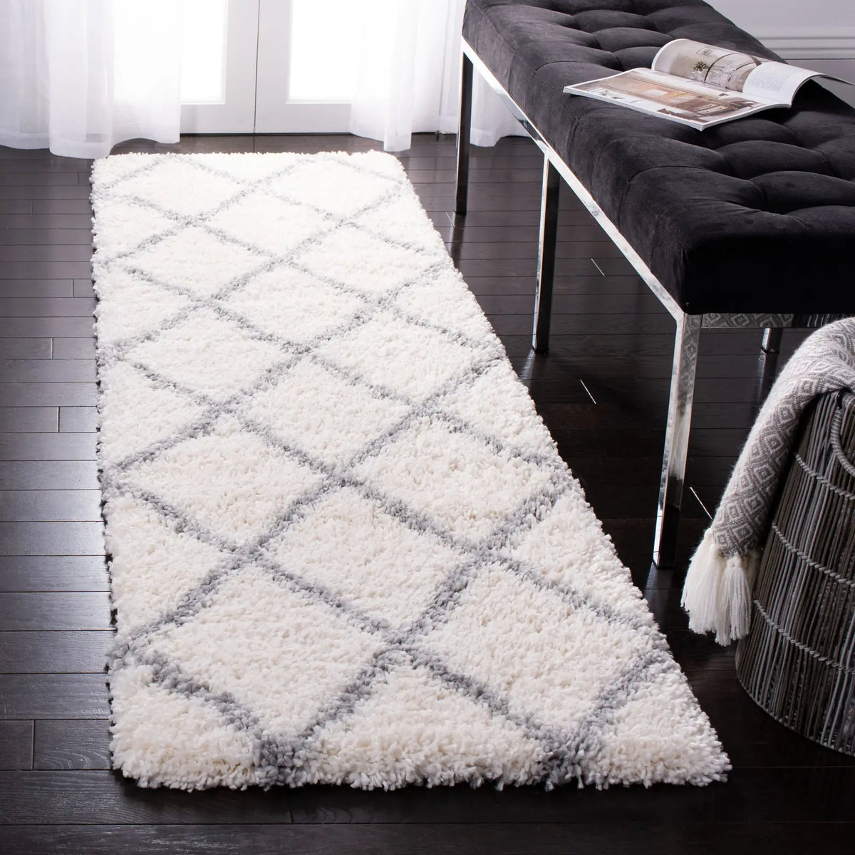 Safavieh Fontana Shag  800 2'-3" x 10'-0" Rug in Cream / Grey