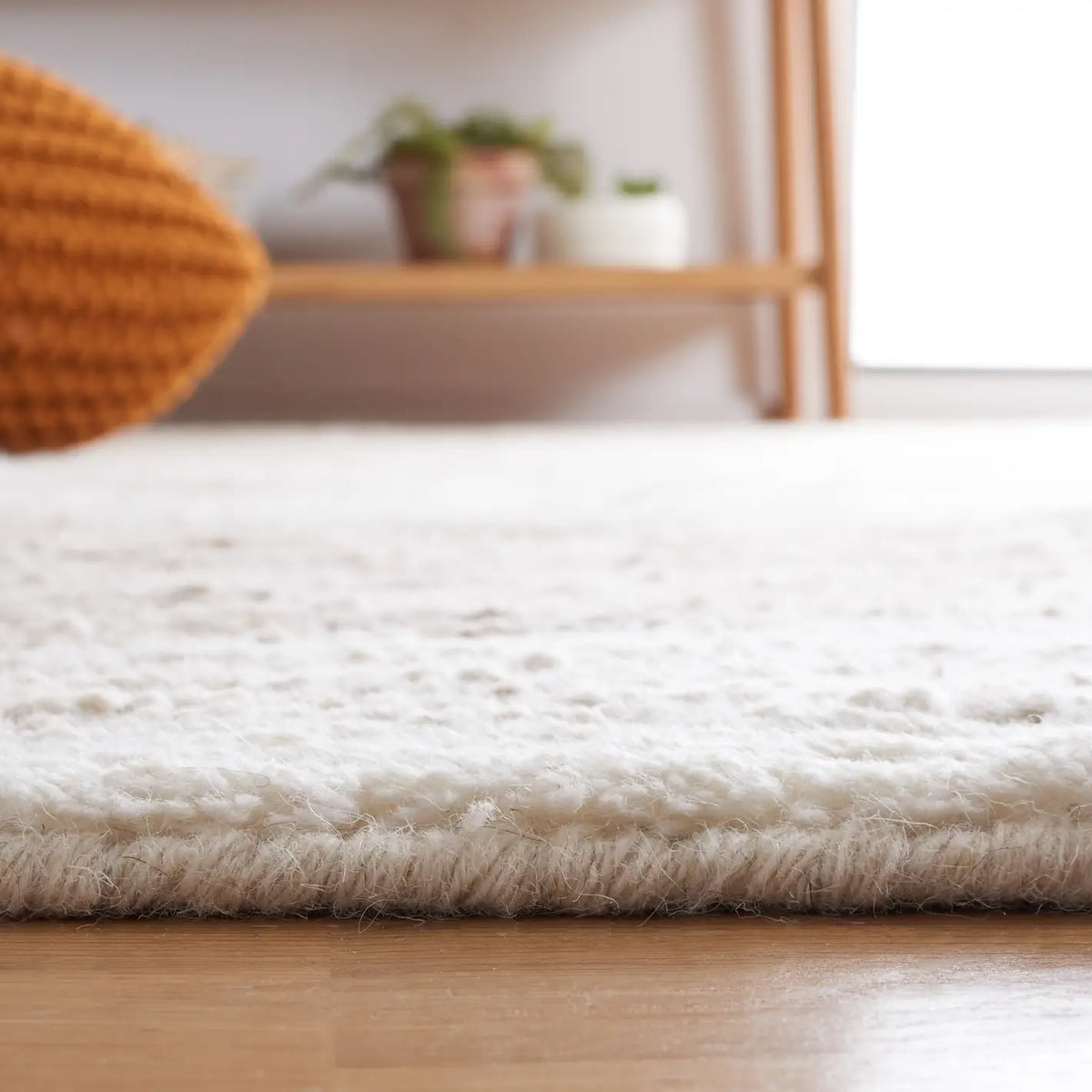 Safavieh Casablanca 4'-0" x 6'-0" Rug in Ivory / Brown