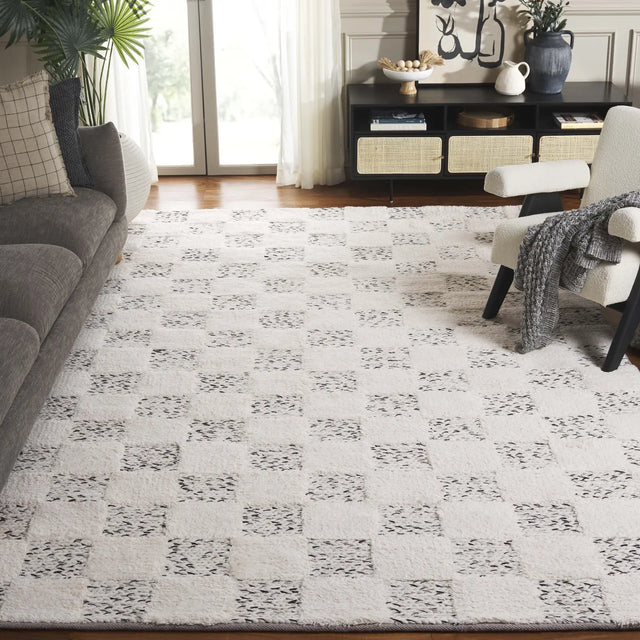 Safavieh Natura 6'-0" x 9'-0" Rug in Ivory / Black