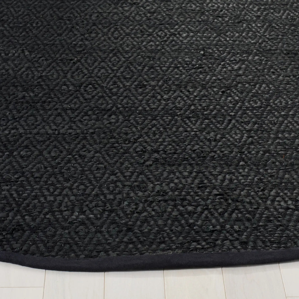 Safavieh Vintage Leather 6'-0" x 6'-0" Rug in Light Grey / Black