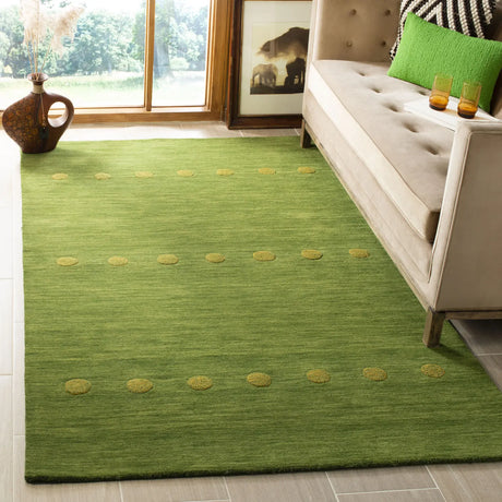 Safavieh Himalaya 4'-0" x 6'-0" Rug in Green