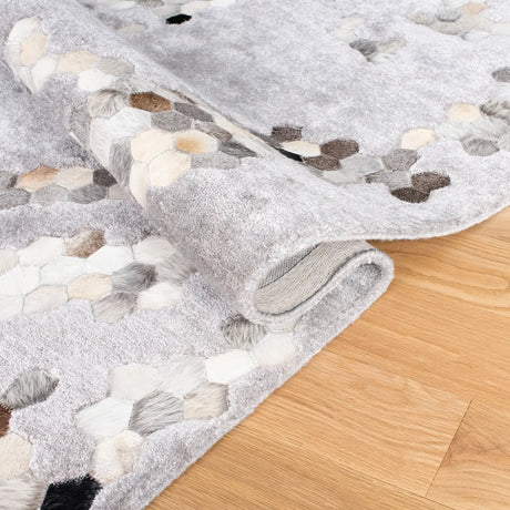 Safavieh Manhattan 5'-0" x 8'-0" Rug in Grey / Ivory