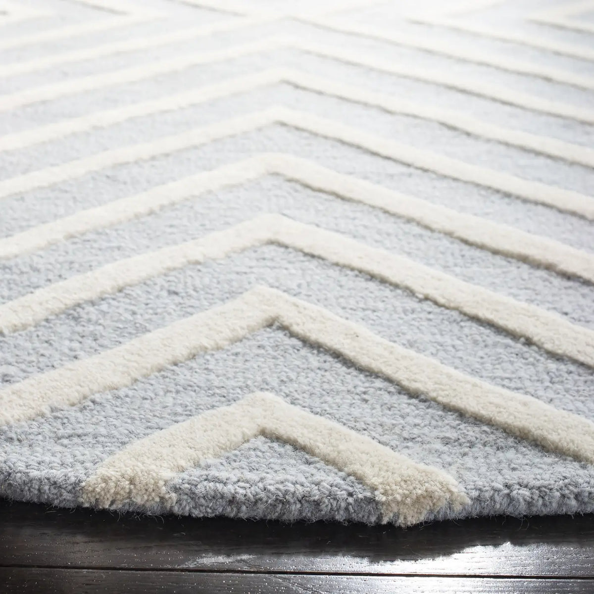Safavieh Cambridge 6'-0" x 6'-0" Rug in Light Blue / Ivory
