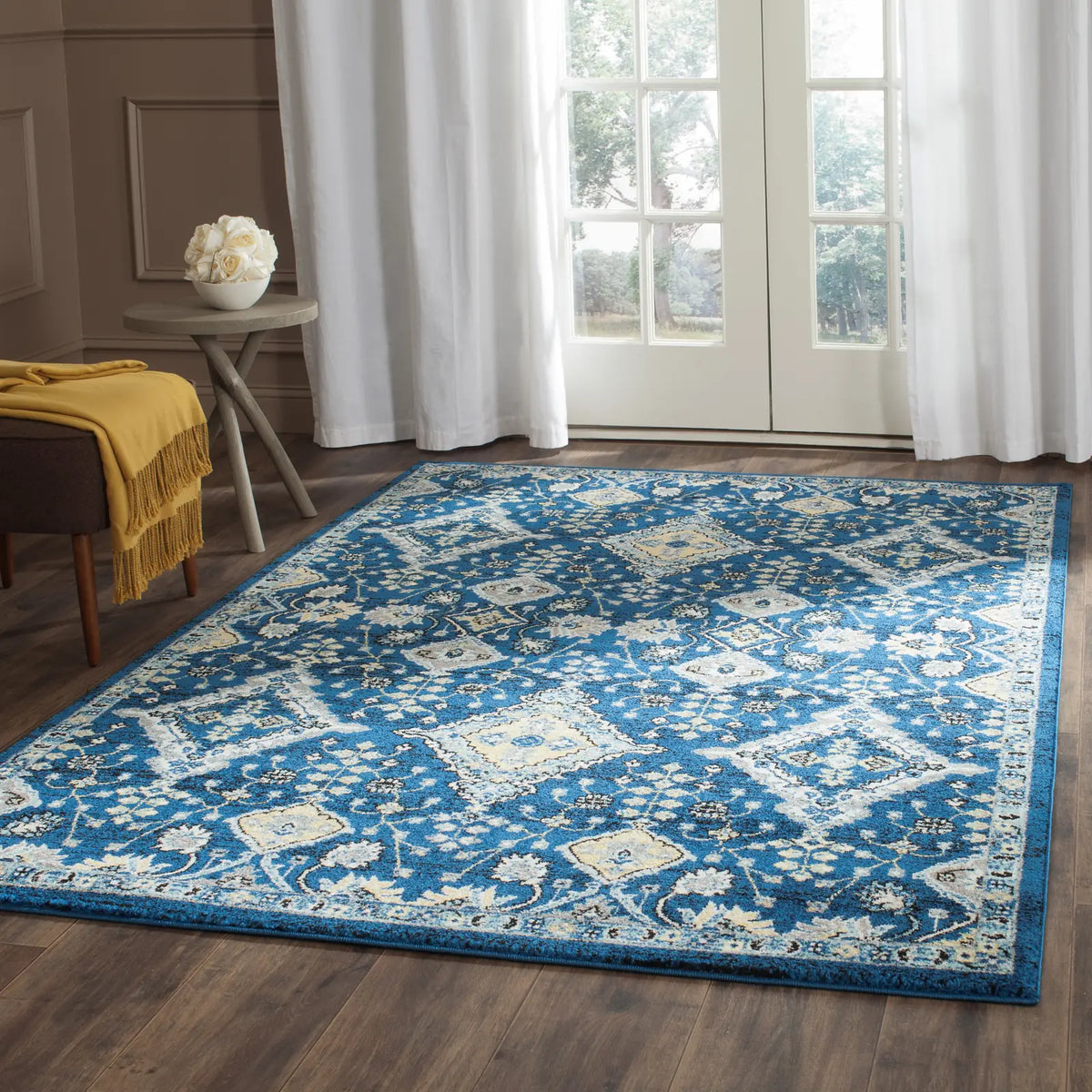 Safavieh Evoke 4'-0" x 6'-0" Rug in Royal / Ivory